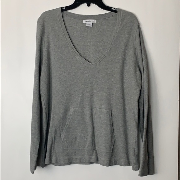 Liz Claiborne Sweaters - 4/$20 Liz Claiborne Gray Sweatshirt With Pocket